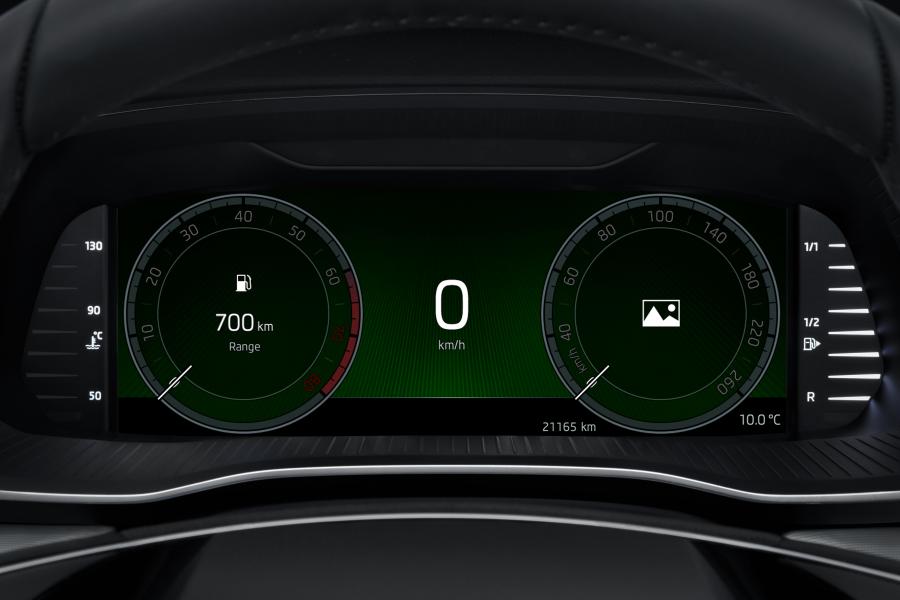 Панель приборов Skoda Octavia iV Combi 2020 года  (WW) (фото 7 из 22)